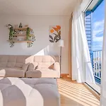 Three Lavenders Elegant Apartment
