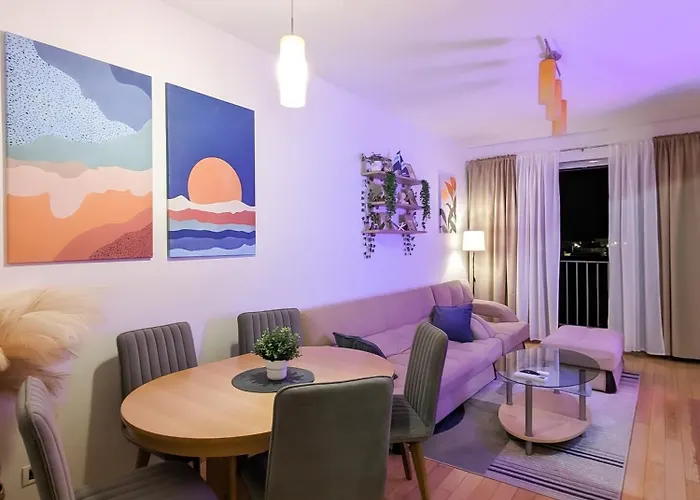 Three Lavenders Elegant Apartment